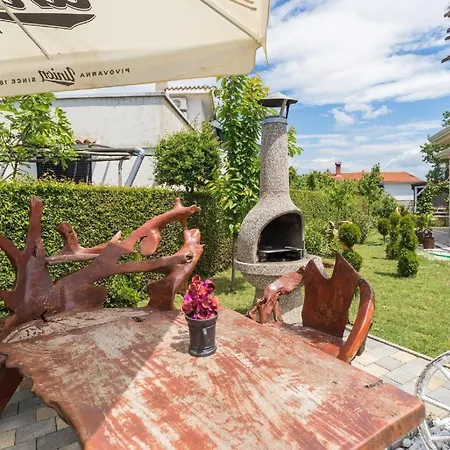 Holiday home Bianca Mit Pool Nah Am Lanterna *